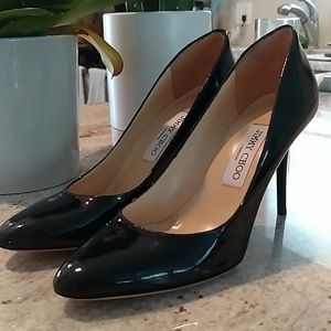 JIMMY CHO Black paten leather pumps